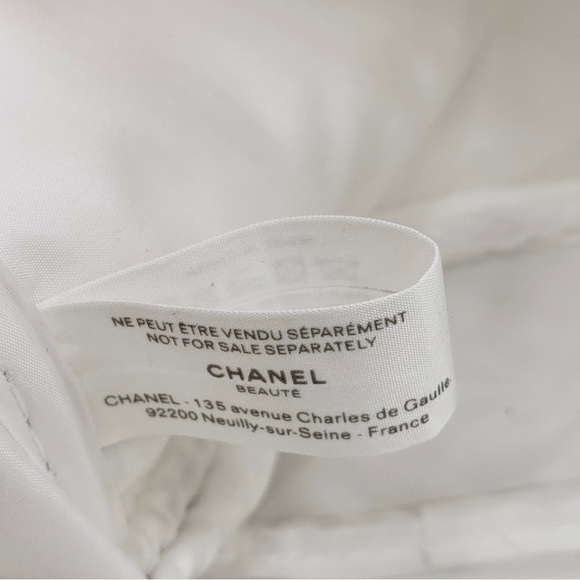 Authentic Chanel 2023 Cosmetic Bag White Gold - Picture 8 of 8